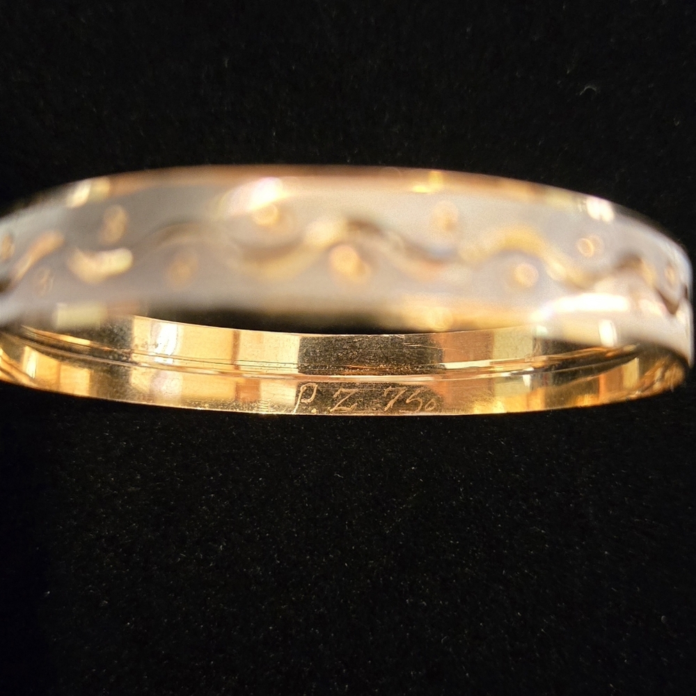 18kt LITTLE GIRL BANGLE BRACELET - Picture 2 of 5